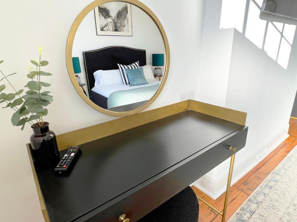 1 Bed / 1 Sofa Bed 'Scandi' Style Ground Floor Apartment Yeovil Bagian luar foto