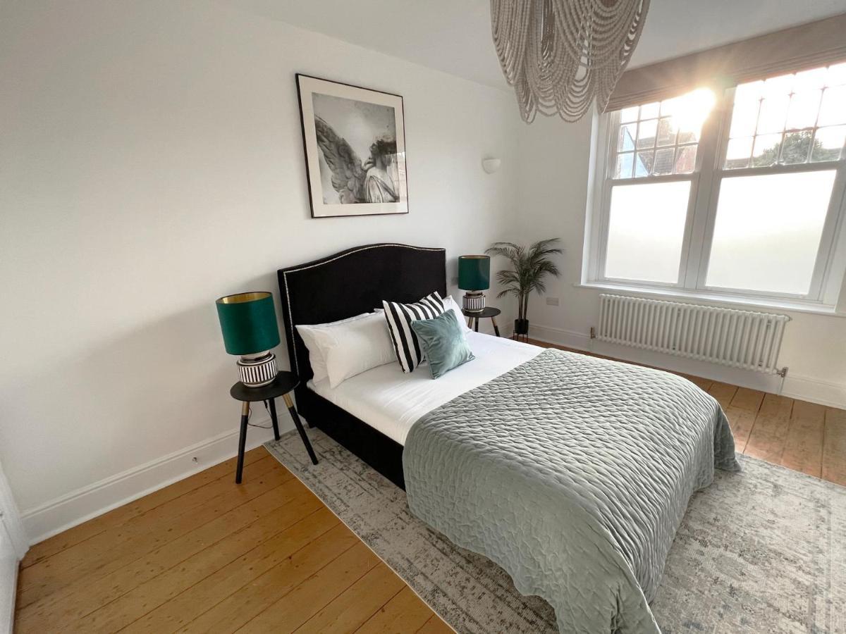 1 Bed / 1 Sofa Bed 'Scandi' Style Ground Floor Apartment Yeovil Bagian luar foto